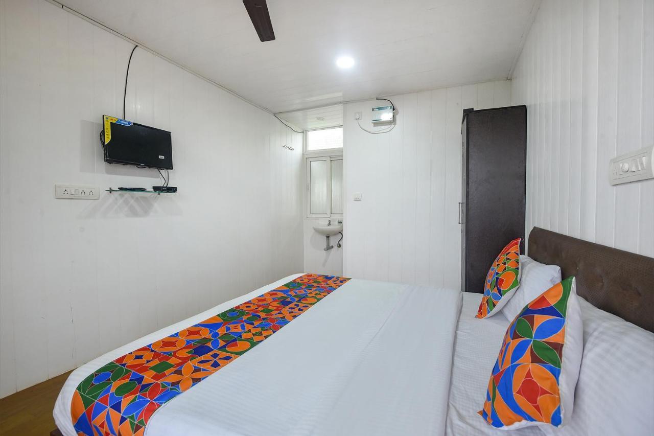 Hotel Fabexpress Vincy Palace, Mandrem Beach Exterior foto