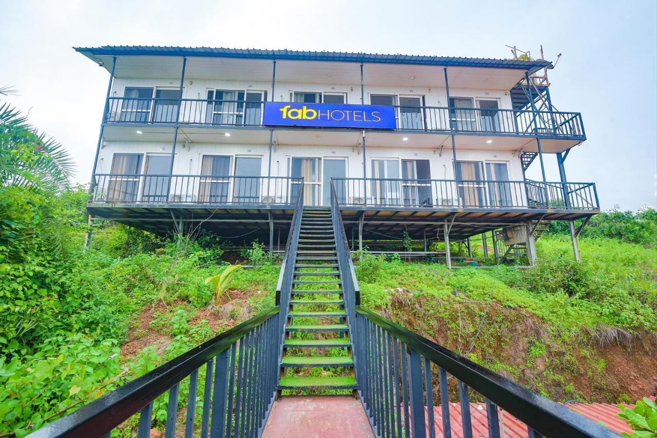 Hotel Fabexpress Vincy Palace, Mandrem Beach Exterior foto